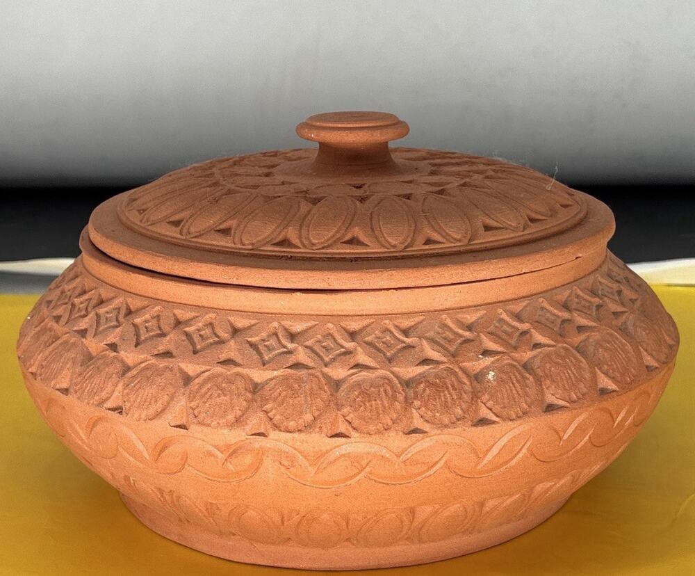 Hand Carved Nepal Clay Casserole w/lid Terracotta Grn Glazed lead free oven safe